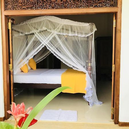 Neli guests house Hotel Unawatuna Buitenkant foto